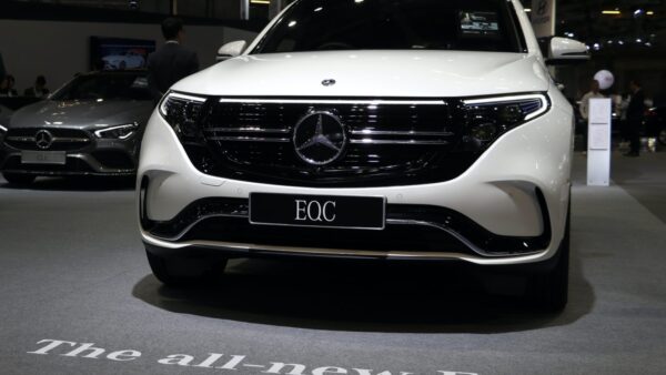 white Mercedes-Benz SUV