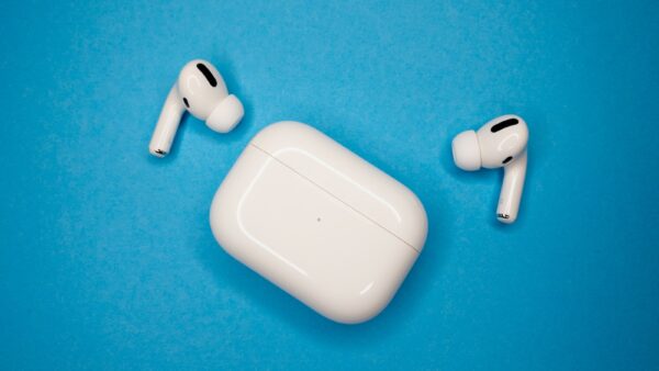 white apple airpods charging case
