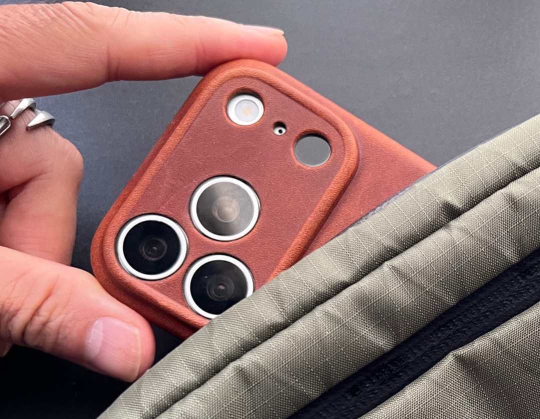 フルレザーでラップする精密デザインのiPhone 18 Pro専用「MinZ